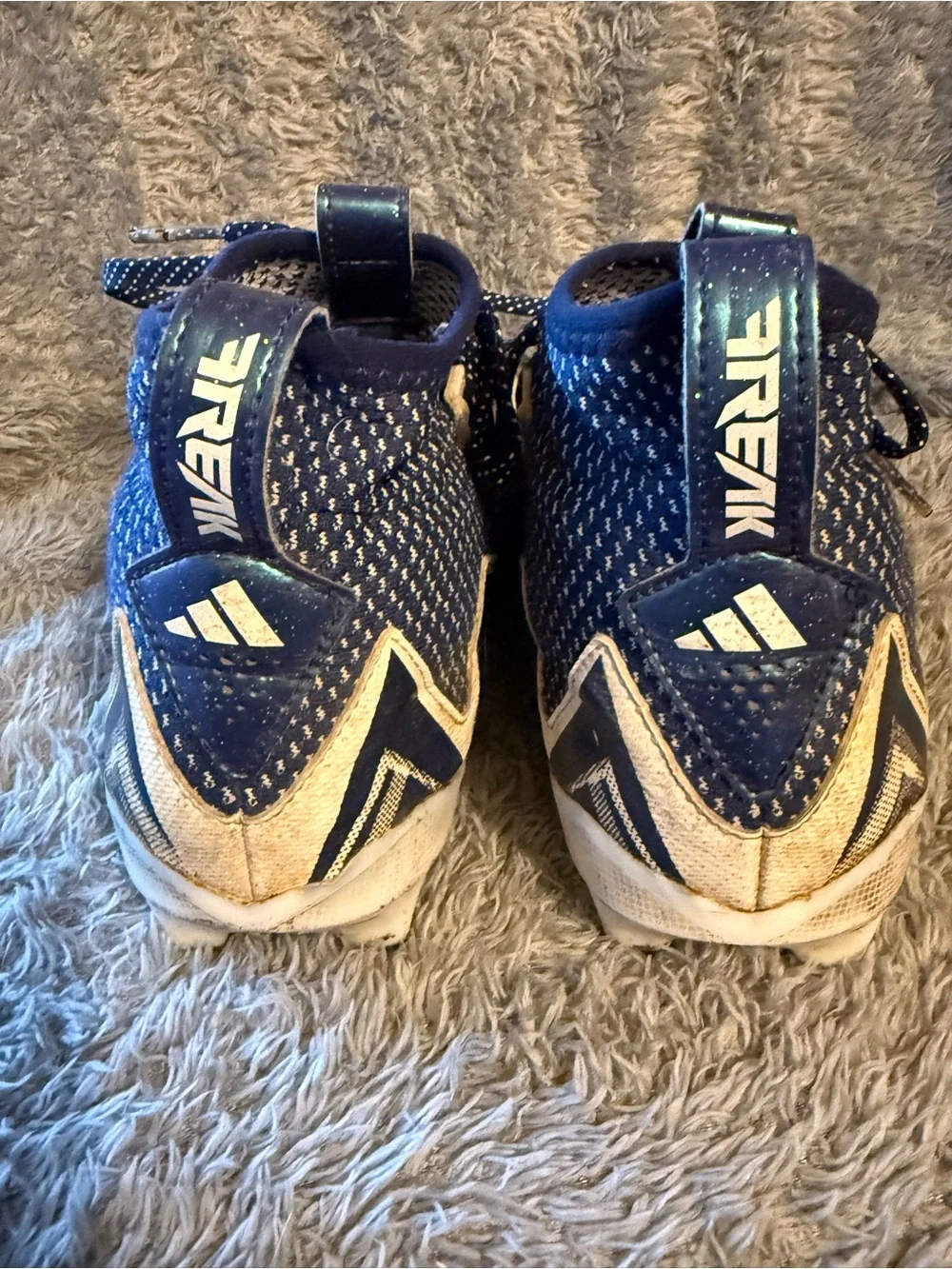 adidas Navy‎ and White Men's Cleats Sneakers Size 8 Flaws